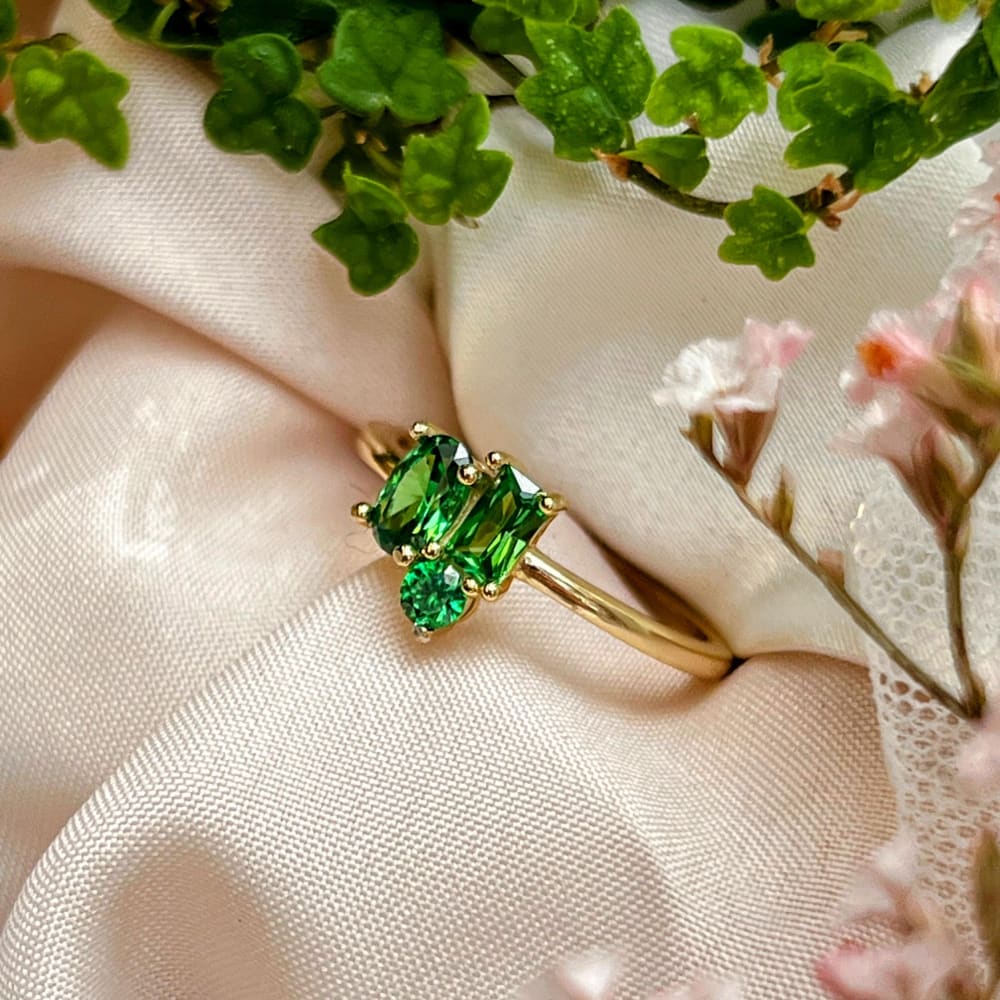 Emerald 3 Stone Cluster Ring - Image 9