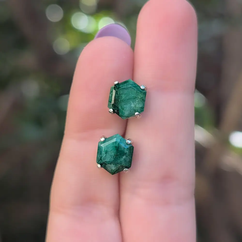 Hexagon Emerald Stud Earrings - Image 7