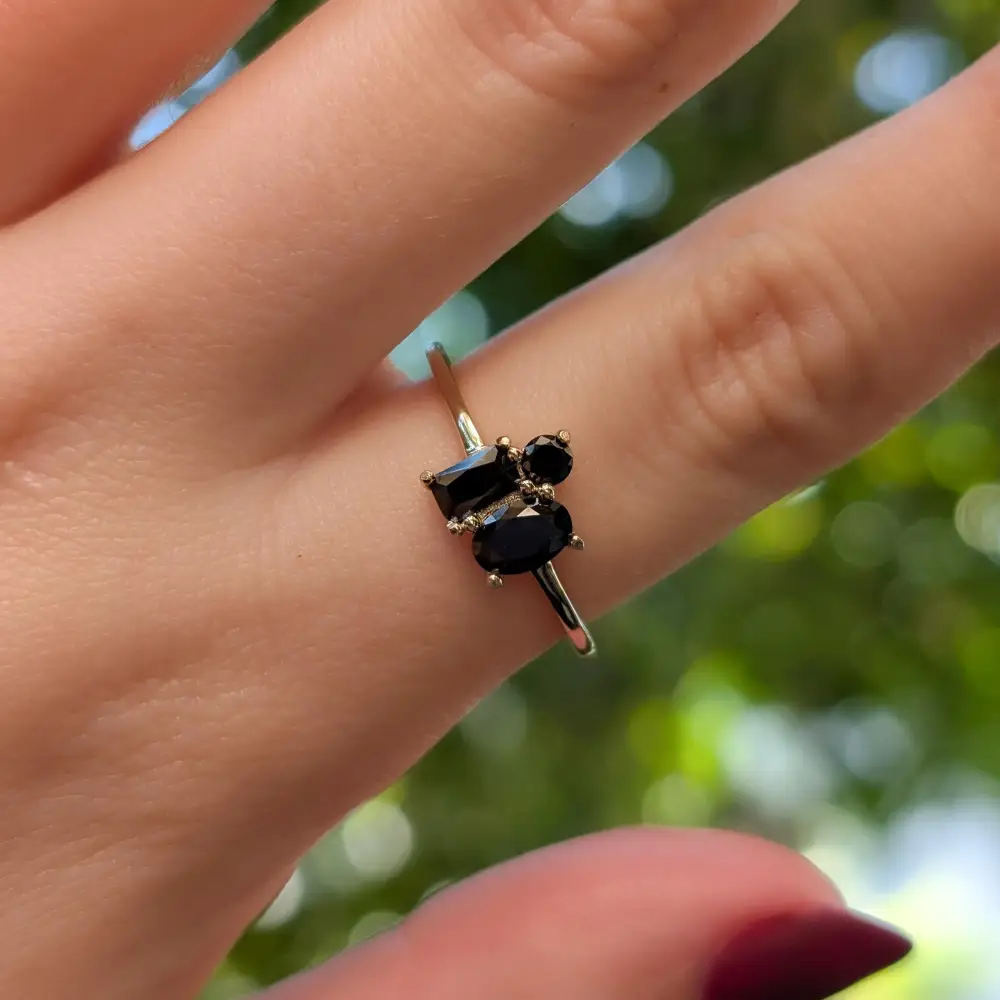 Onyx 3 Stone Cluster Ring - Image 2