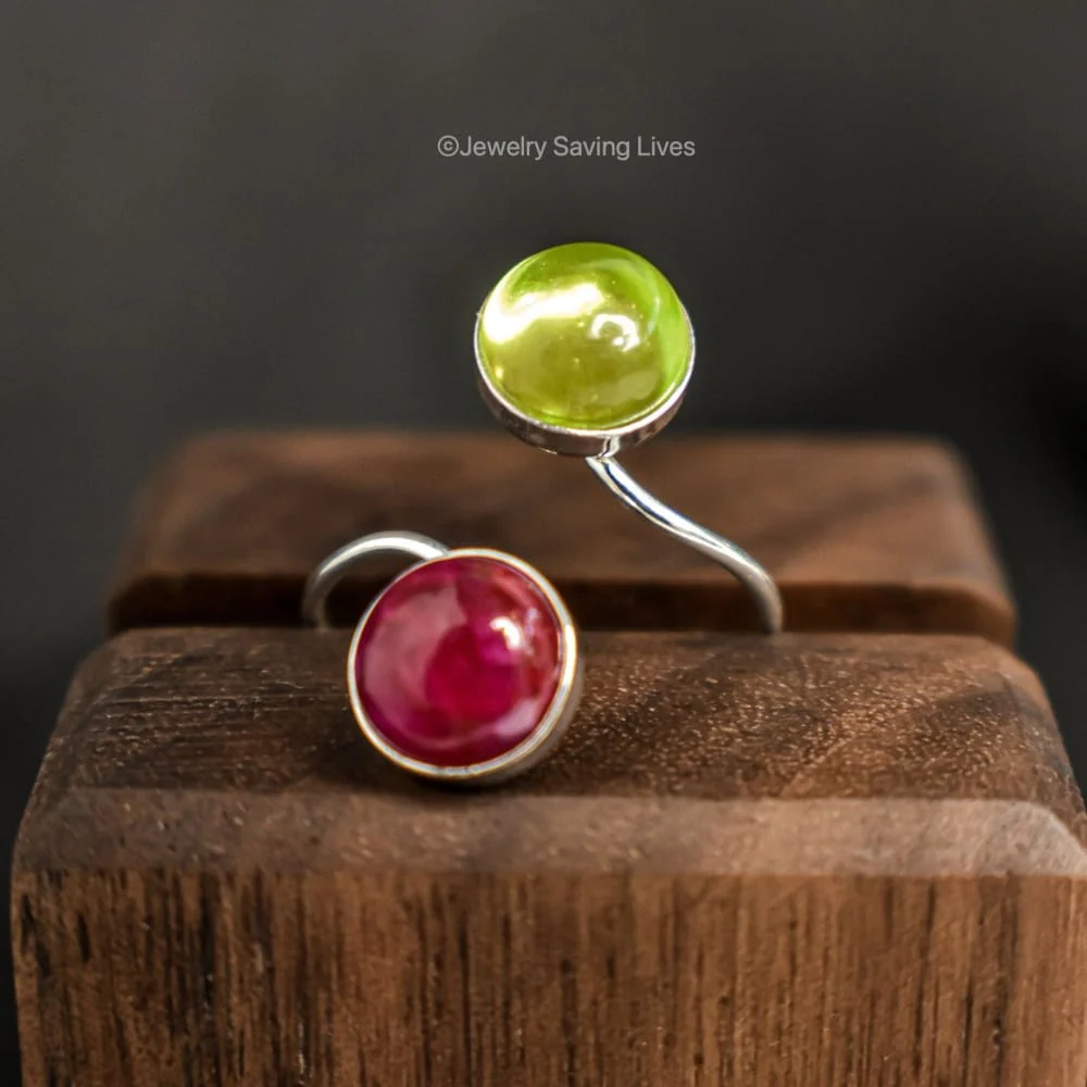 Peridot and Ruby Ring - Image 4