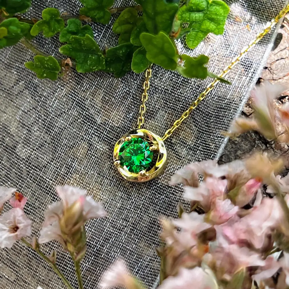 Swirl Necklace - Emerald - Image 2