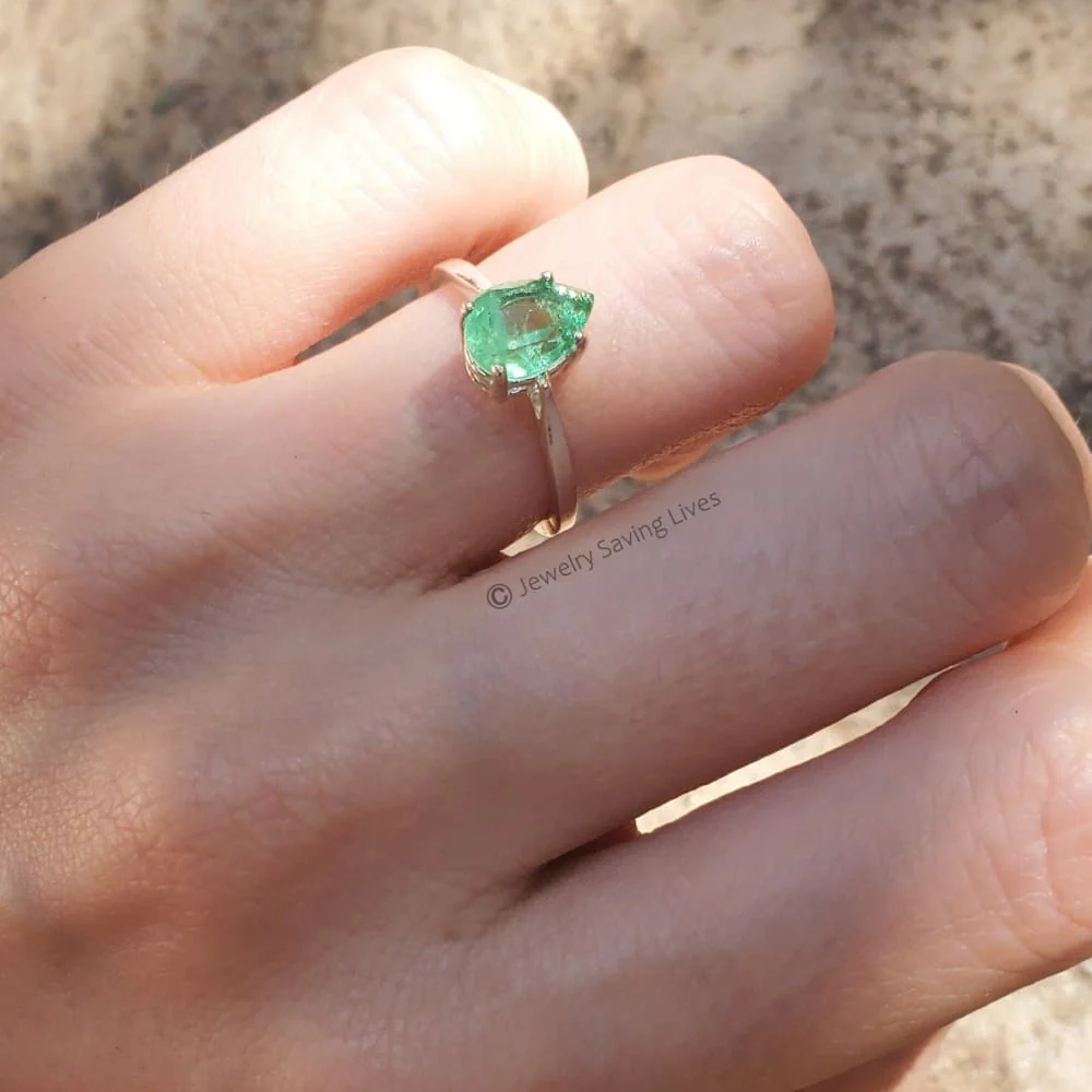 Teardrop Natural Emerald Doublet Ring - Image 5