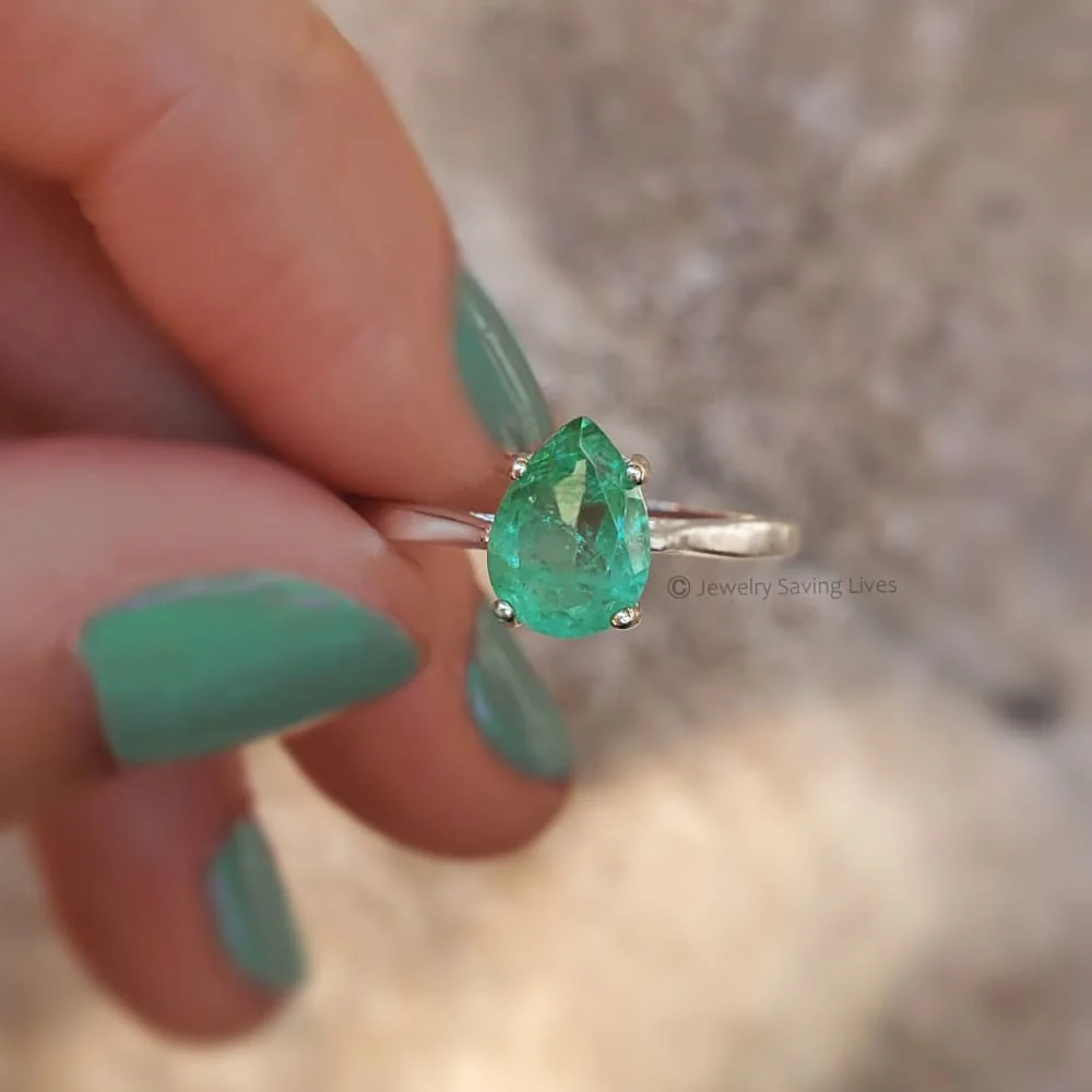 Teardrop Natural Emerald Doublet Ring - Image 6
