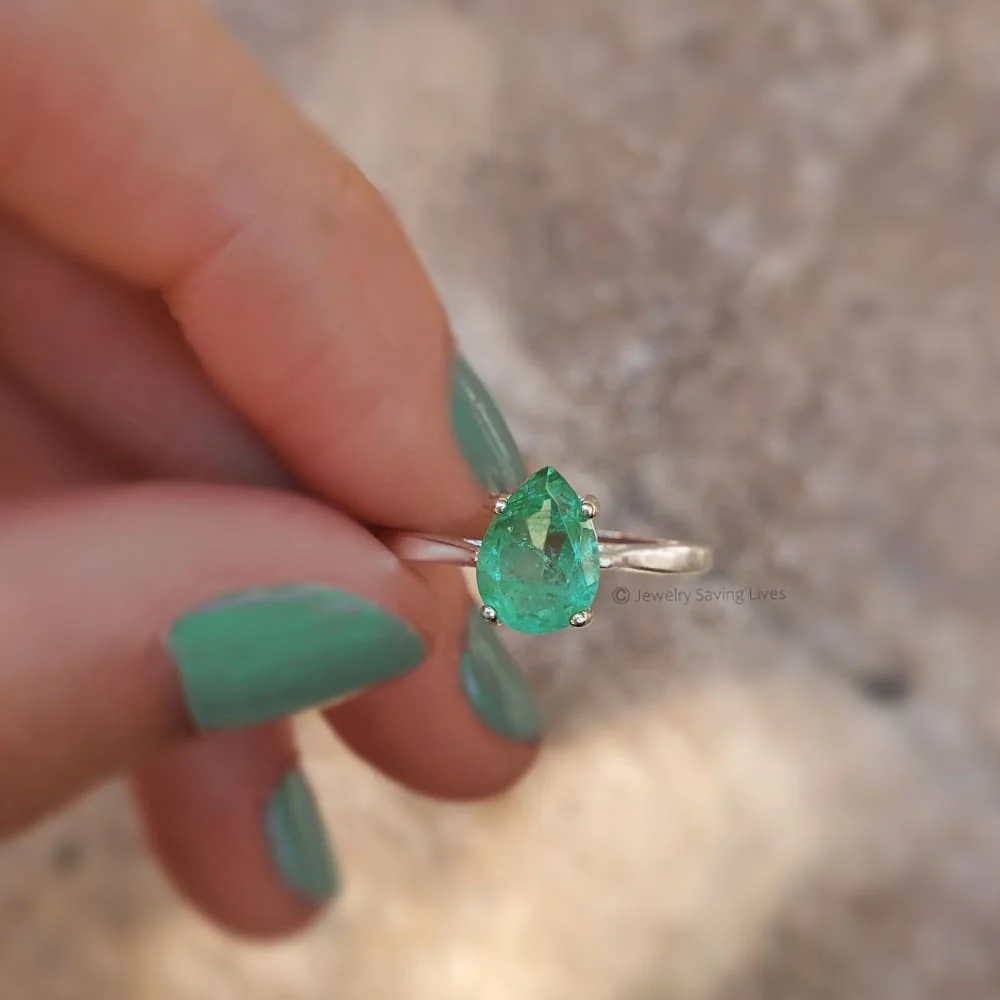 Teardrop Natural Emerald Doublet Ring - Image 9