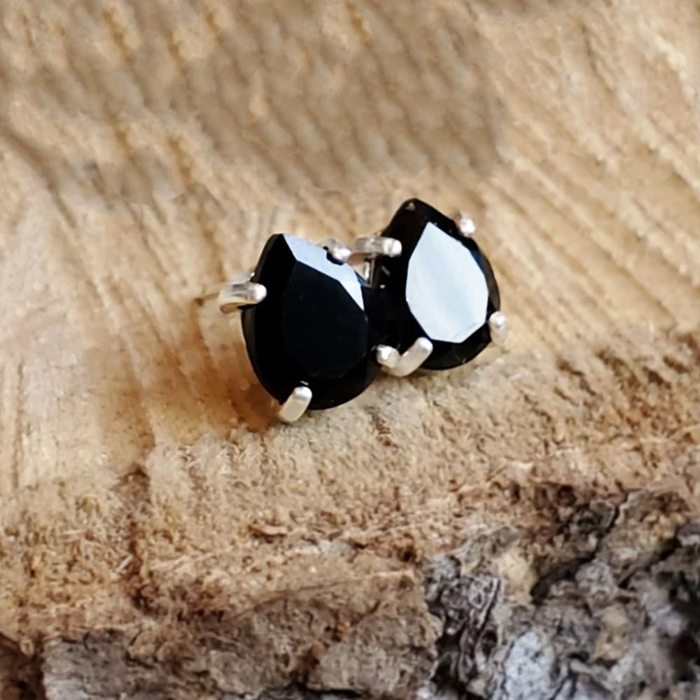 Teardrop Onyx Stud Earrings - Image 4
