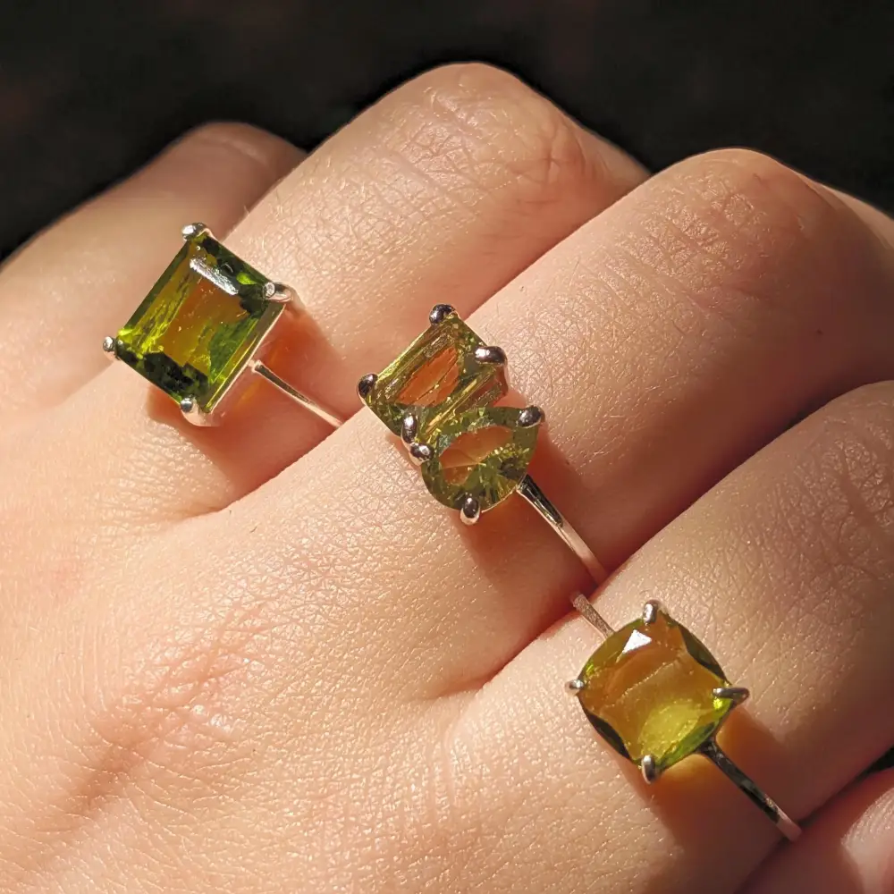 The Aurora - Toi et Moi Peridot Ring - Image 5